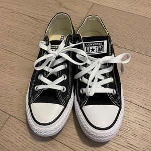 Converse Chuck Taylor Low Tops, Size 6 Women’s